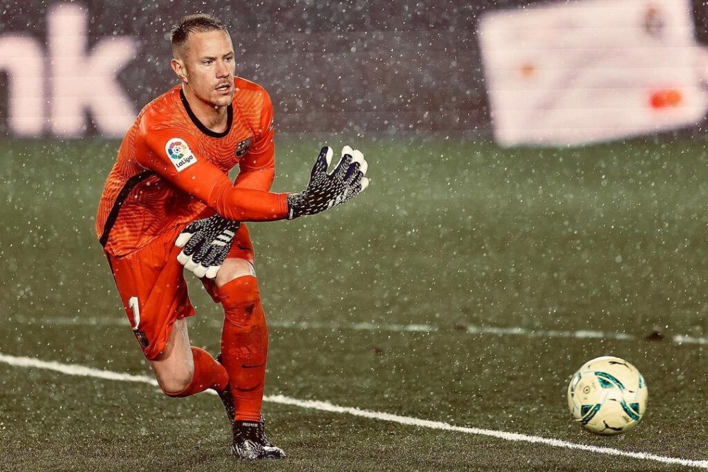 Best Wet Weather Goalkeeper Gloves - What To Look For